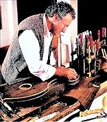 Helmut Haslinger in der Werkstatt