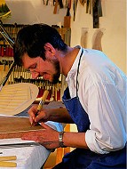 Andreas Spohn in der Werkstatt